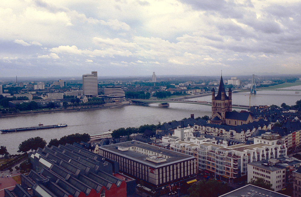 Vom Vierungsturm Richtung Kirche Groß St.Martin+Deutzer Brücke