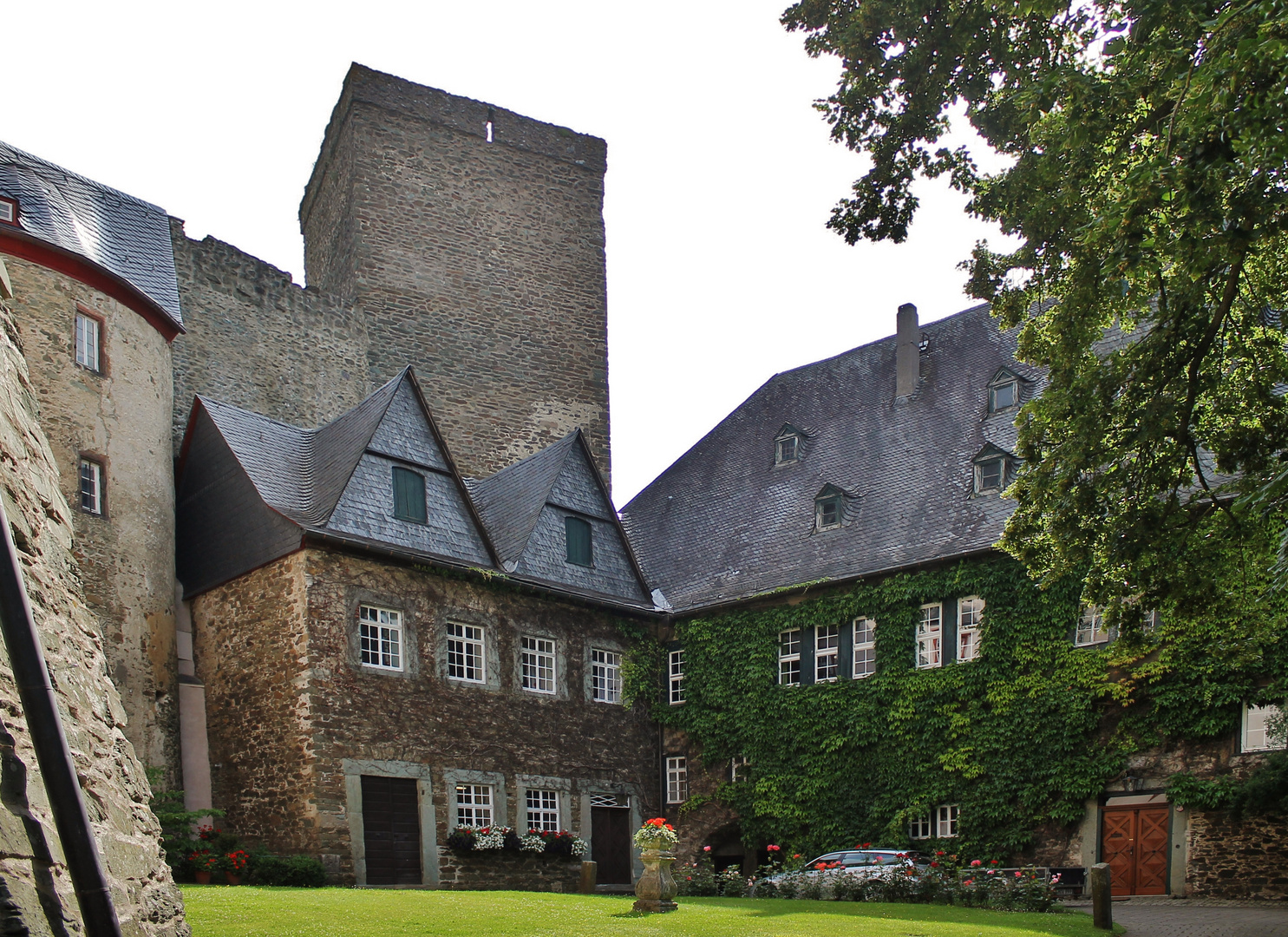 Vom Vorhof der Burg Runkel...