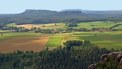 Vom Weg zur Schrammsteinaussicht ein weiterer Blick zu den höchsten Gipfeln des Elbsandsteingebirges