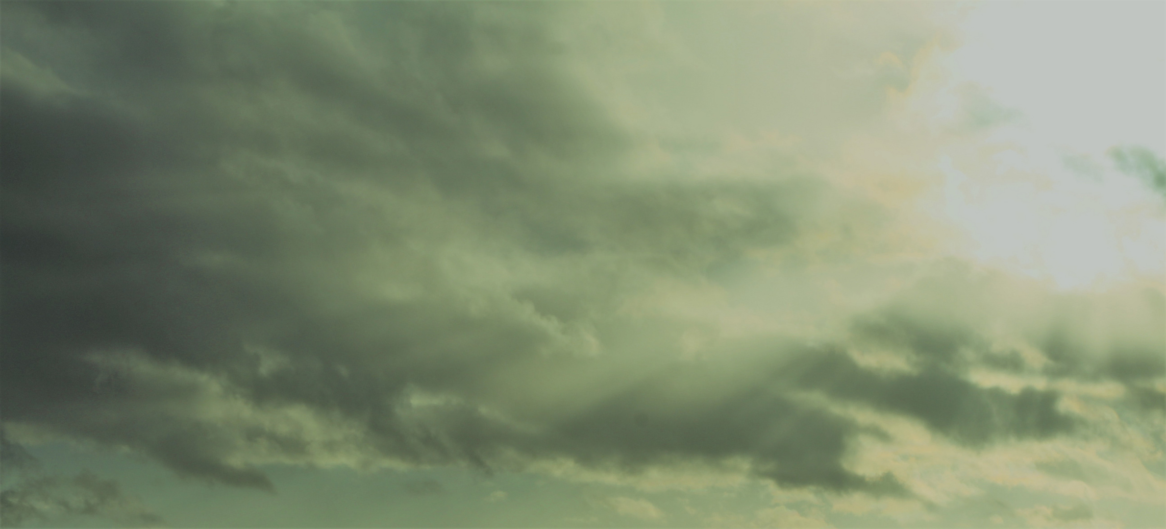 vom Wind gejagt, die Wolken, bei durch brechendem Sonnenlicht