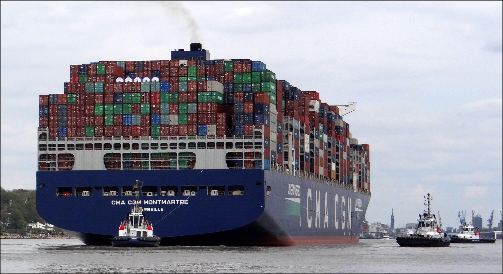 von achtern..."CMA CGM MONTMARTRE"