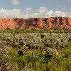 Von Arizona auf dem Weg zum Bryce Canyon, Utah grüsst mit rotem Sandstein.