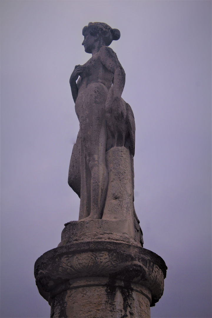 von Brunnen Figuren...