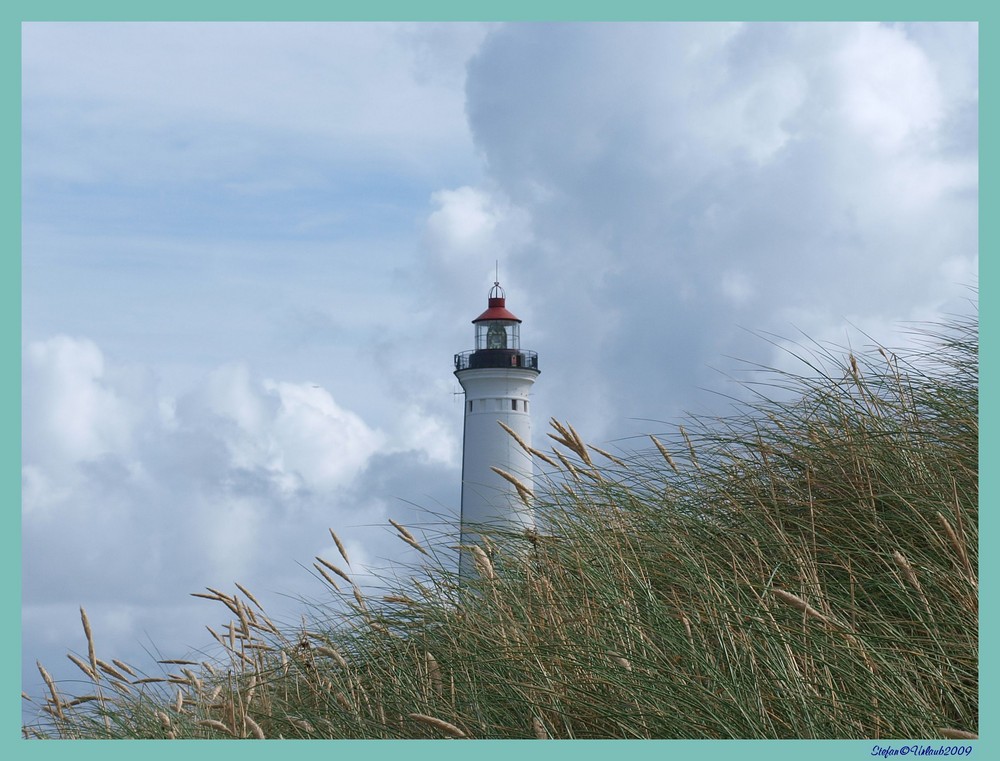 ....von den Dünen halb verdeckt...