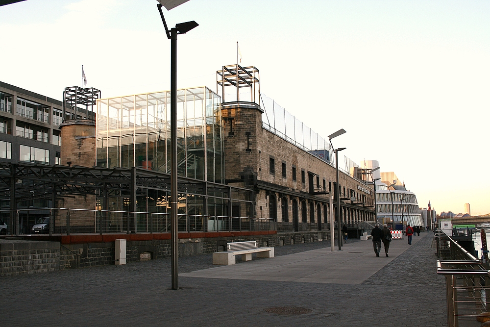 Von den Kranhäusern Richtung Schokoladenmuseum (1) (29.11.2011)