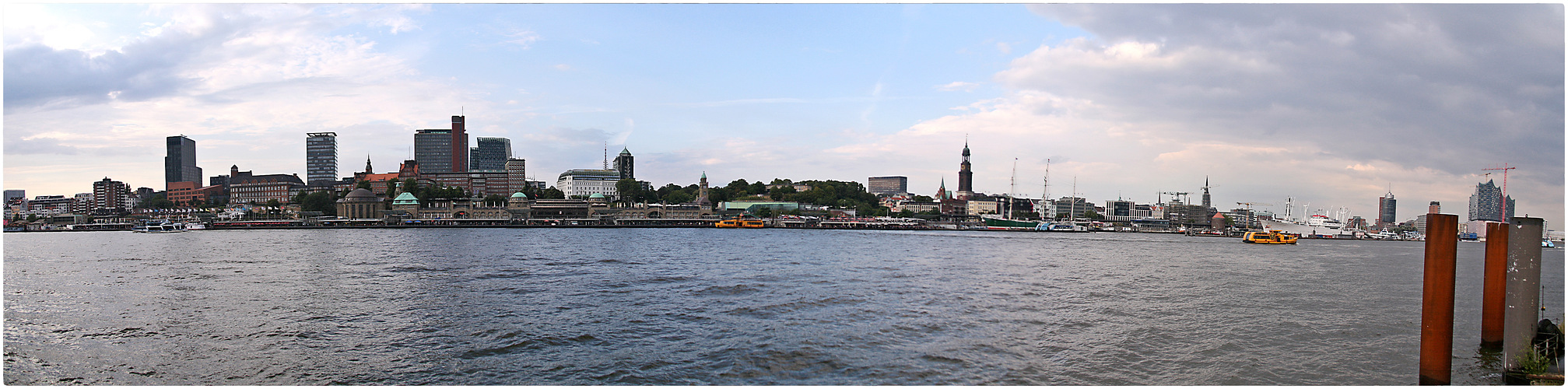 Von den Landungsbrücken zur Hafencity