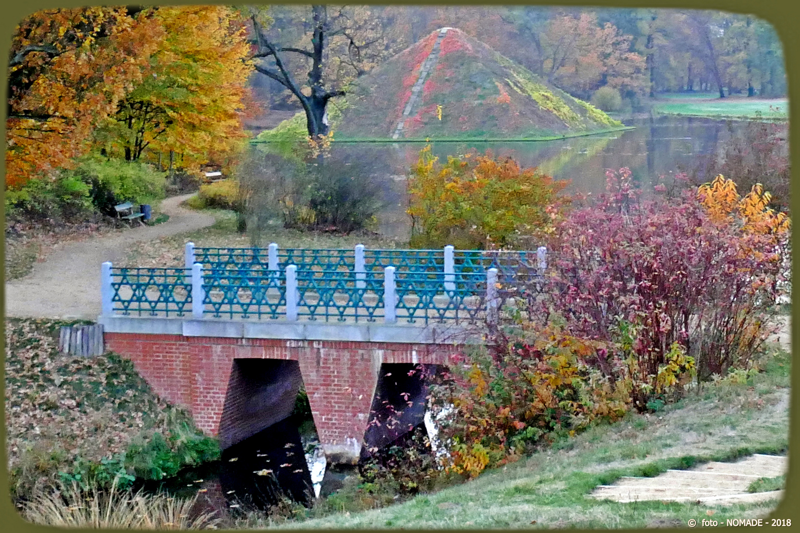  Von den Treppen der Landpyramide 