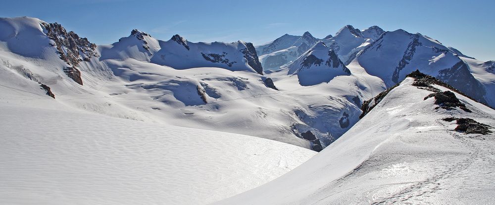 Von der 3899m hohen Gobba de Rollin auf die Walliser 4000-der... 