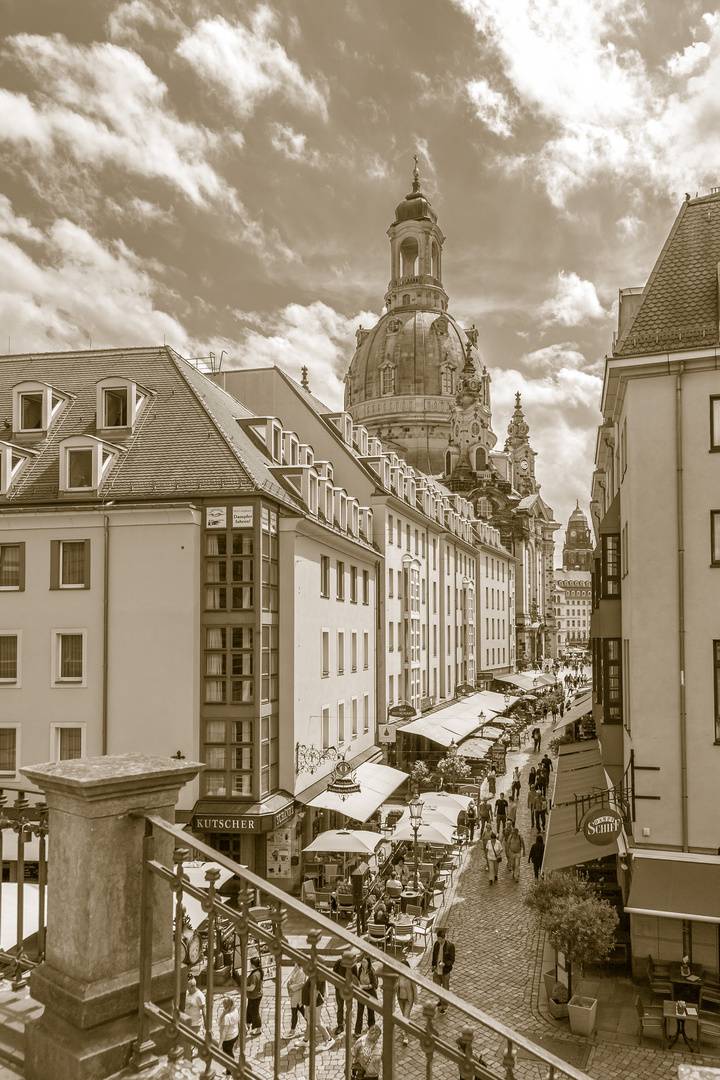 Von der Brühlsche Terrasse durch die Münzgasse geschaut