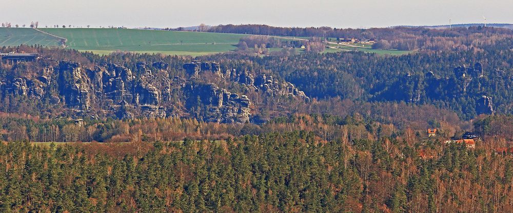 Von der Festung Königstein sieht man jetzt auch zur Lokomotive und zur Hocksteinschänke,