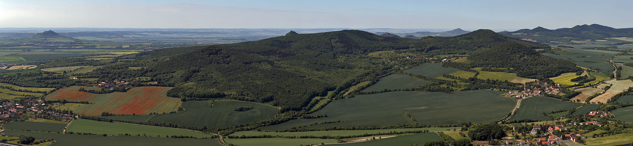 Von der Hzmburk bis Solanska hora das ganze Panorama...