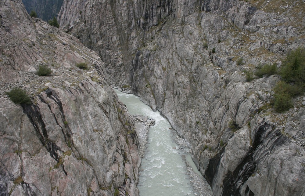 Von der neuen Hängebrücke auf die Massaschlucht