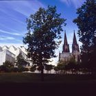 Von der Rheinpromenade Richtung Ludwig Museum + Kölner Dom um 7 Uhr morgens fotografiert