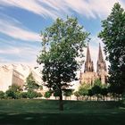 Von der Rheinpromenade Richtung Museum + Kölner Dom um 7 Uhr morgens fotografiert.