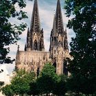 Von der Rheinpromenade Richtung Museum + Kölner Dom um 7 Uhr morgens fotografiert.