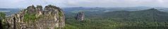 Von der Schrammsteinaussicht Blick u.a. zum Falkenstein...