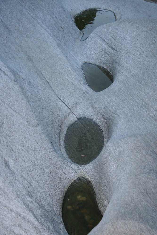 Von der Verzasca ausgewaschener Stein