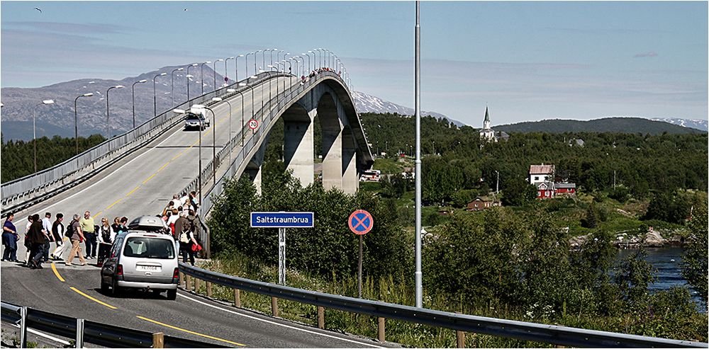 Von dieser imposanten Brücke . . .