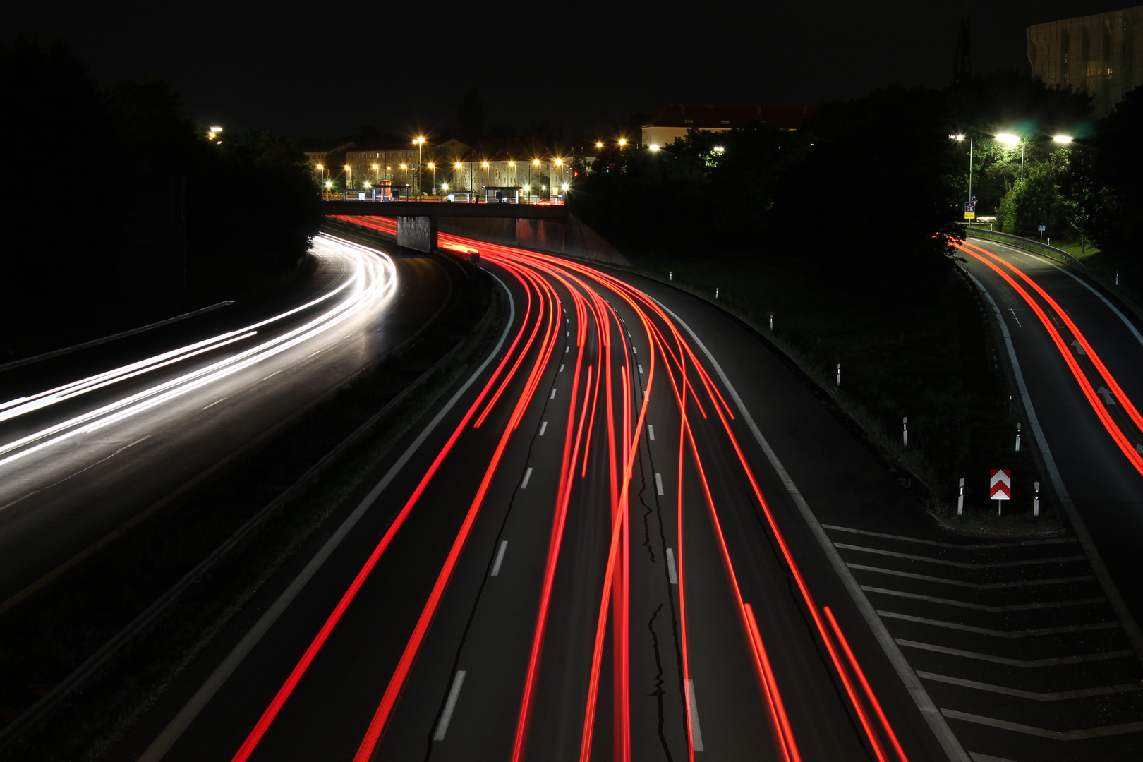 Von einer Autobahnbrücke