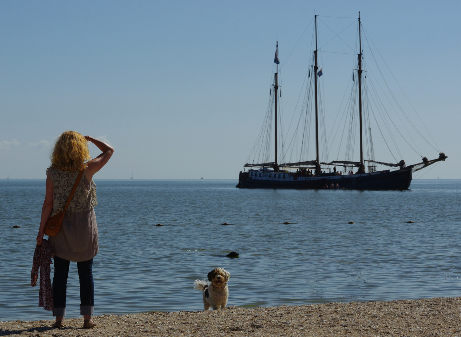 Von Frauen, Hunden und von fernen Schiffen ...