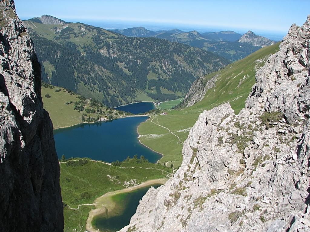 Von Gipfel aus der Vilsalpsee und Traualpsee und die Lache.