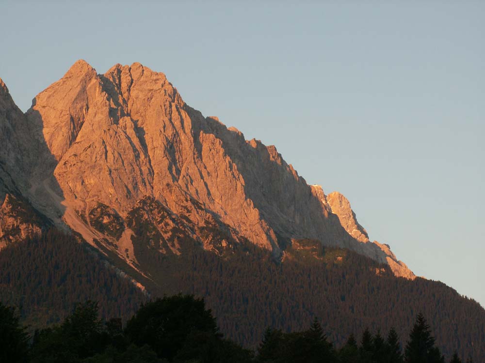 Von Grainau, morgens gegen 6.00, Richtung Zugspitze...