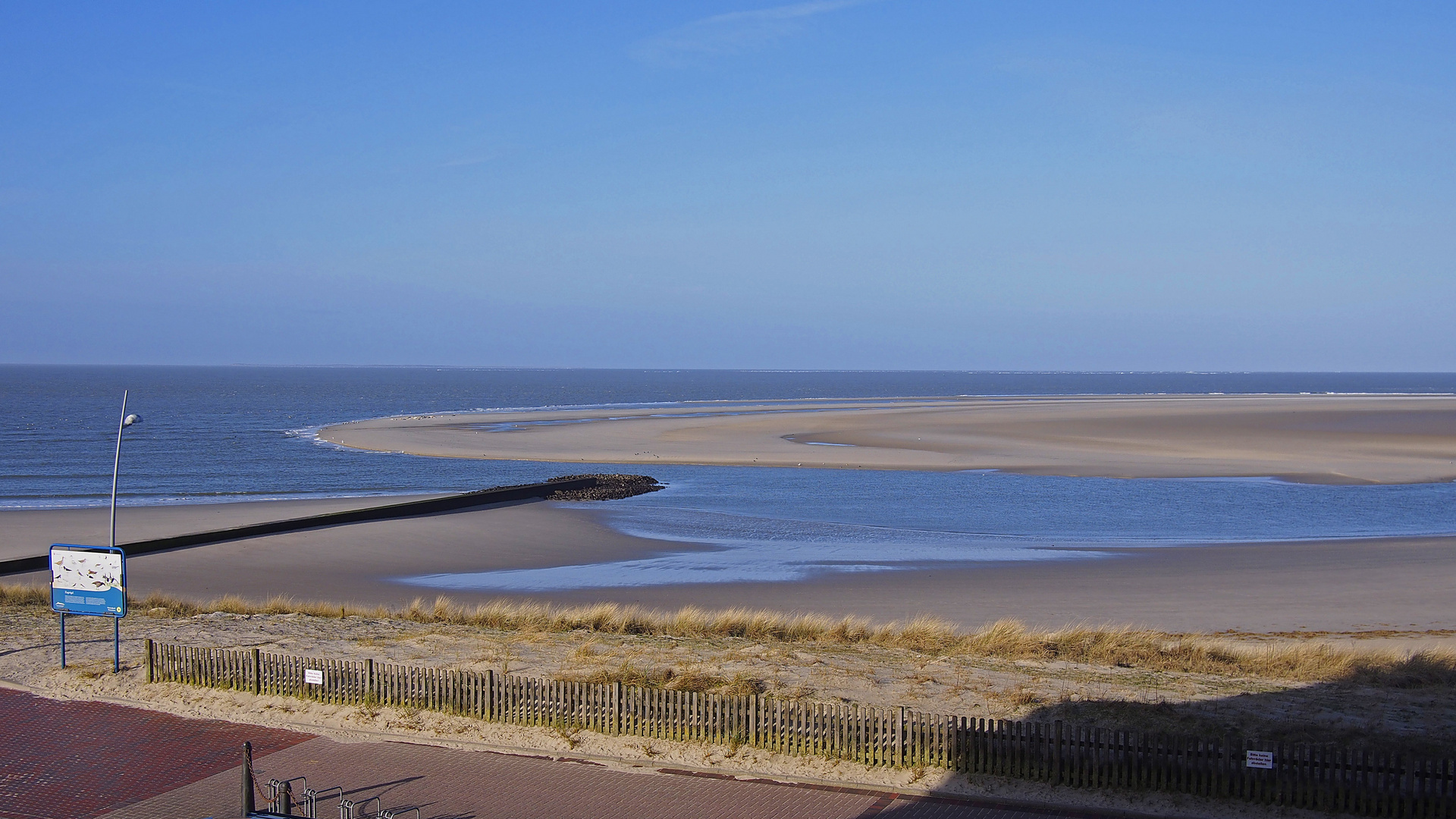 Von heute morgen 9 Uhr,14.03.20: Borkums Hauptstrand und Sandbank bei ziemlichem Niedrigwasser