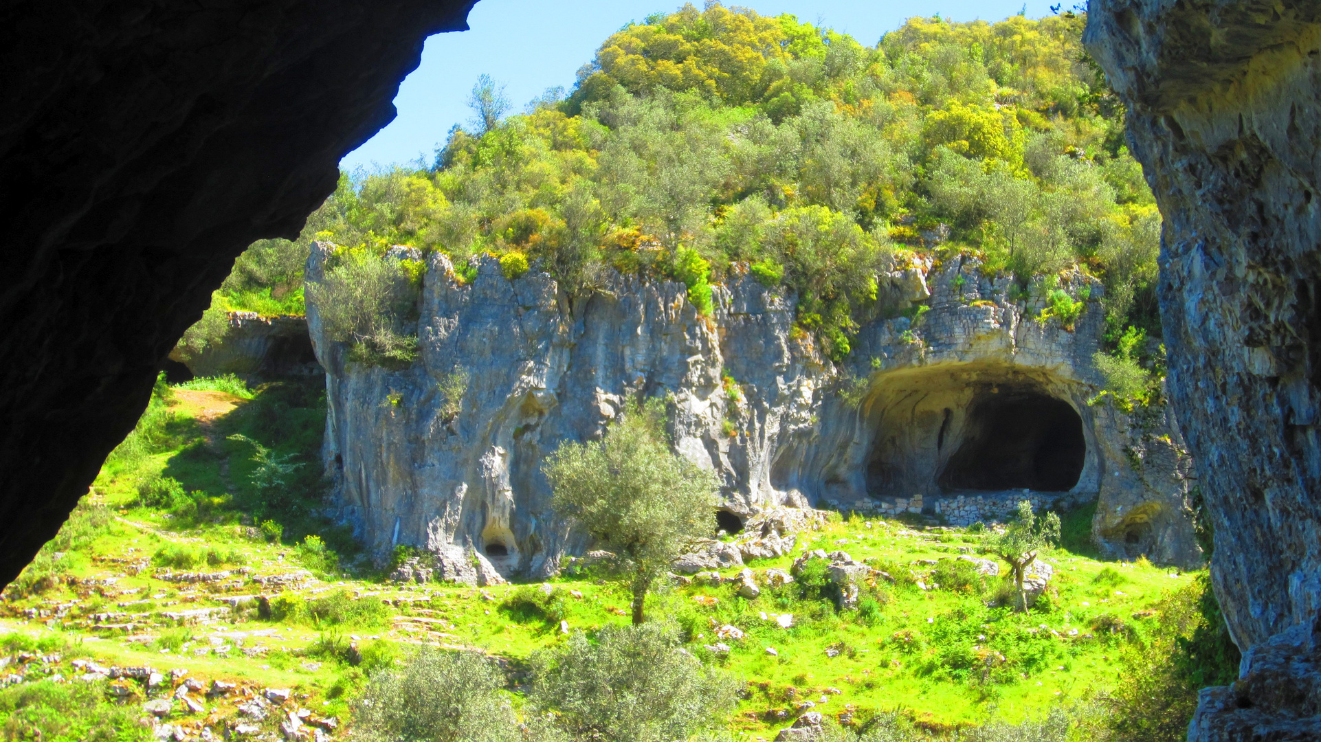 von Höhle zu Höhle...