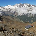 Von HohSaas aus 3200m ein perfekter Überblick über  das Tal zu den  Bergen...