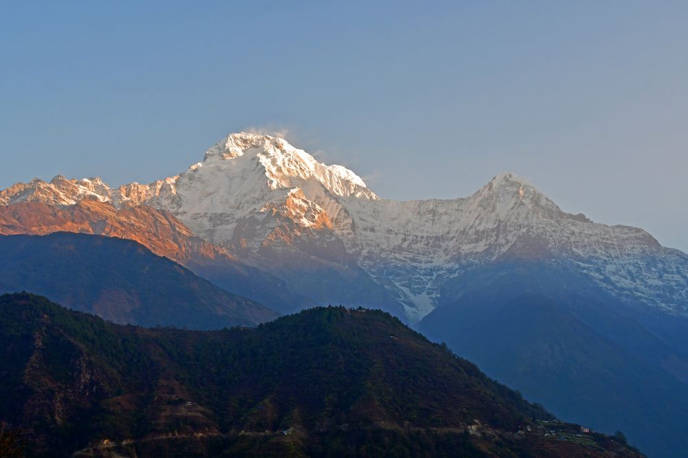 Von links Annapurna South (7219 m) und Hiun Chuli (6441 m)