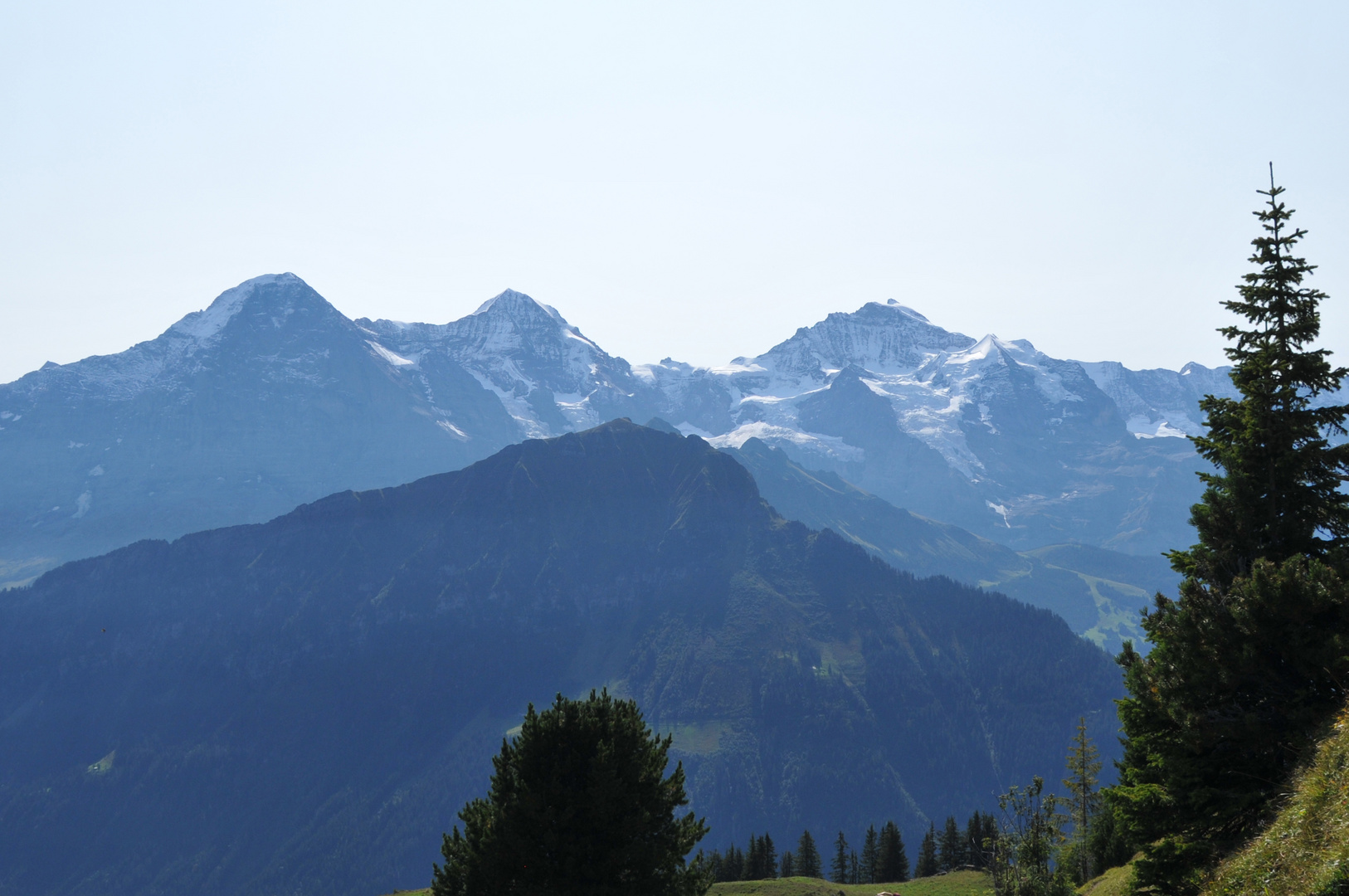  Von links, Eiger - Mönch - Jungfrau