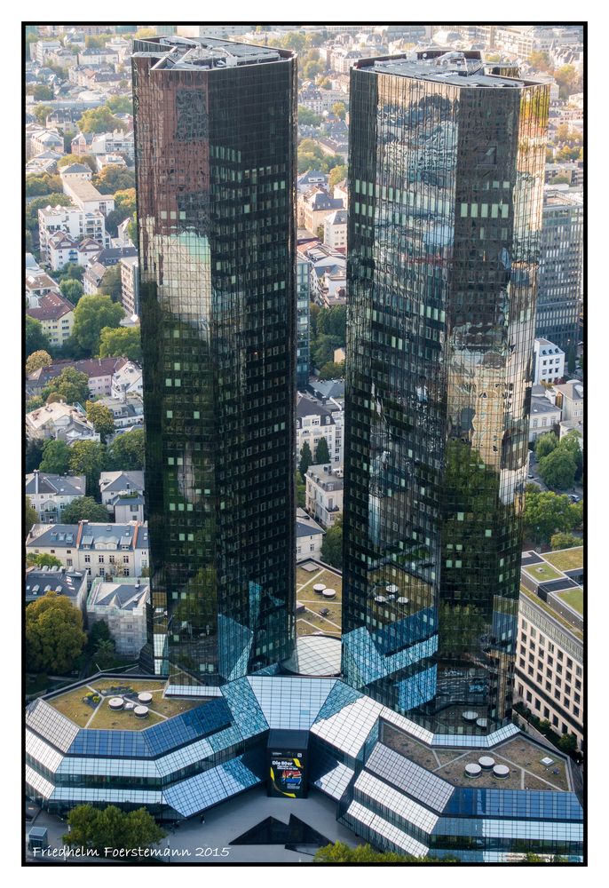 Von oben herab auf die Deutsche Bank geschaut