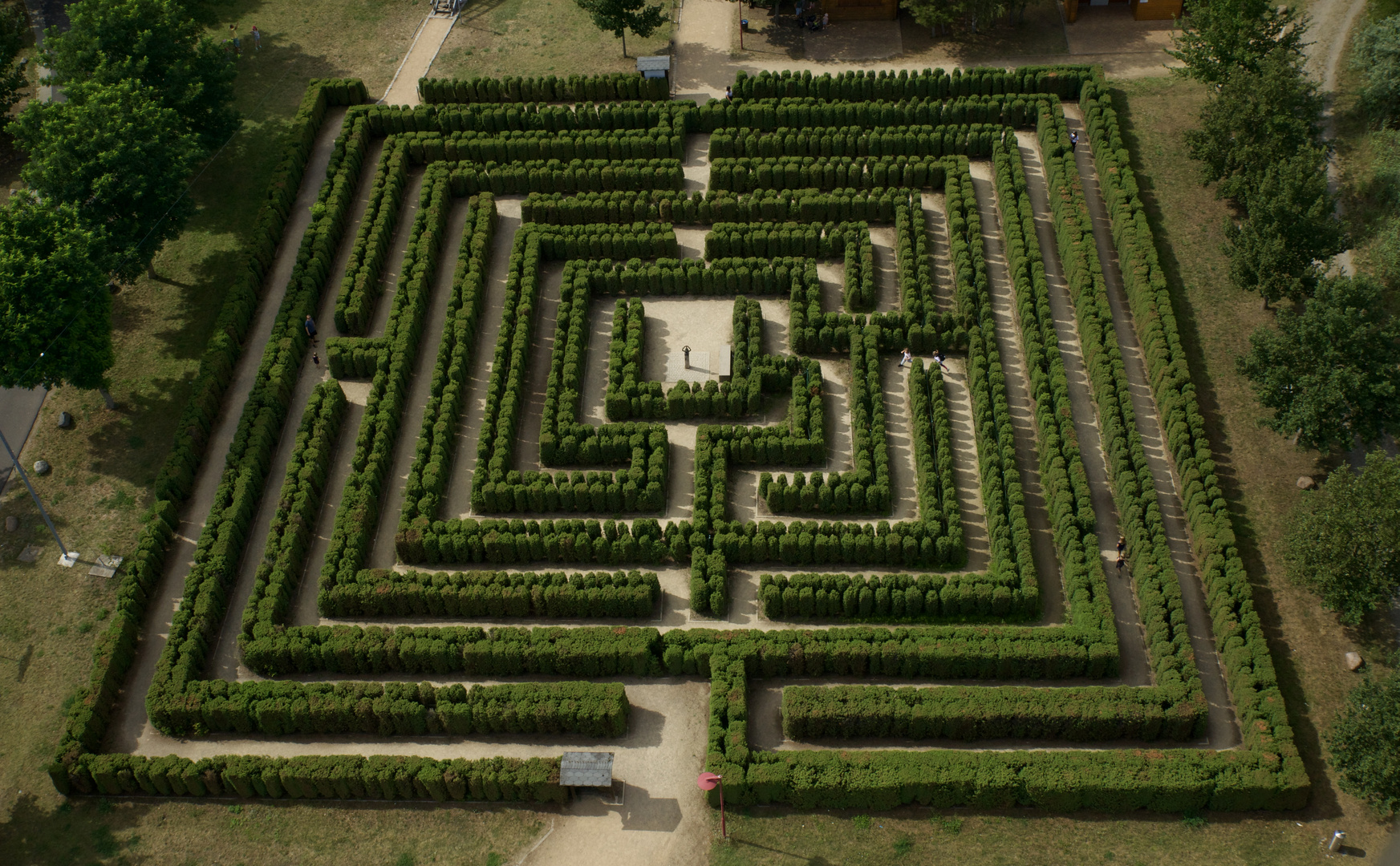 Von oben sieht es so einfach aus das Labyrinth zu durchqueren..