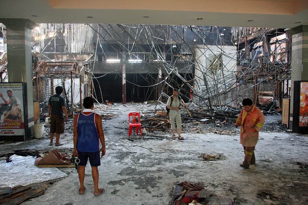 Von "peaceful" protesters completely burned out cinema at Siam Square, Bangkok.