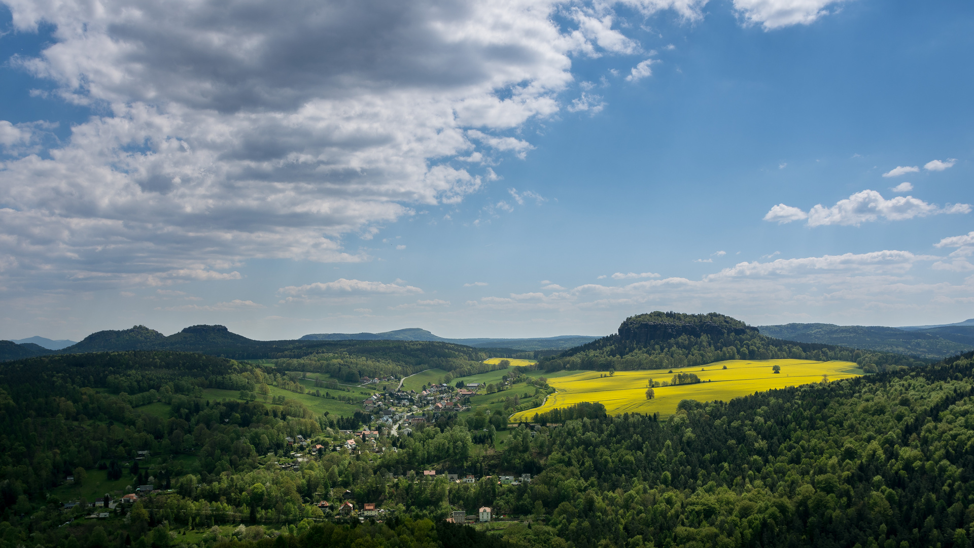 Von Rapsfeldern, Hügeln und Bergen