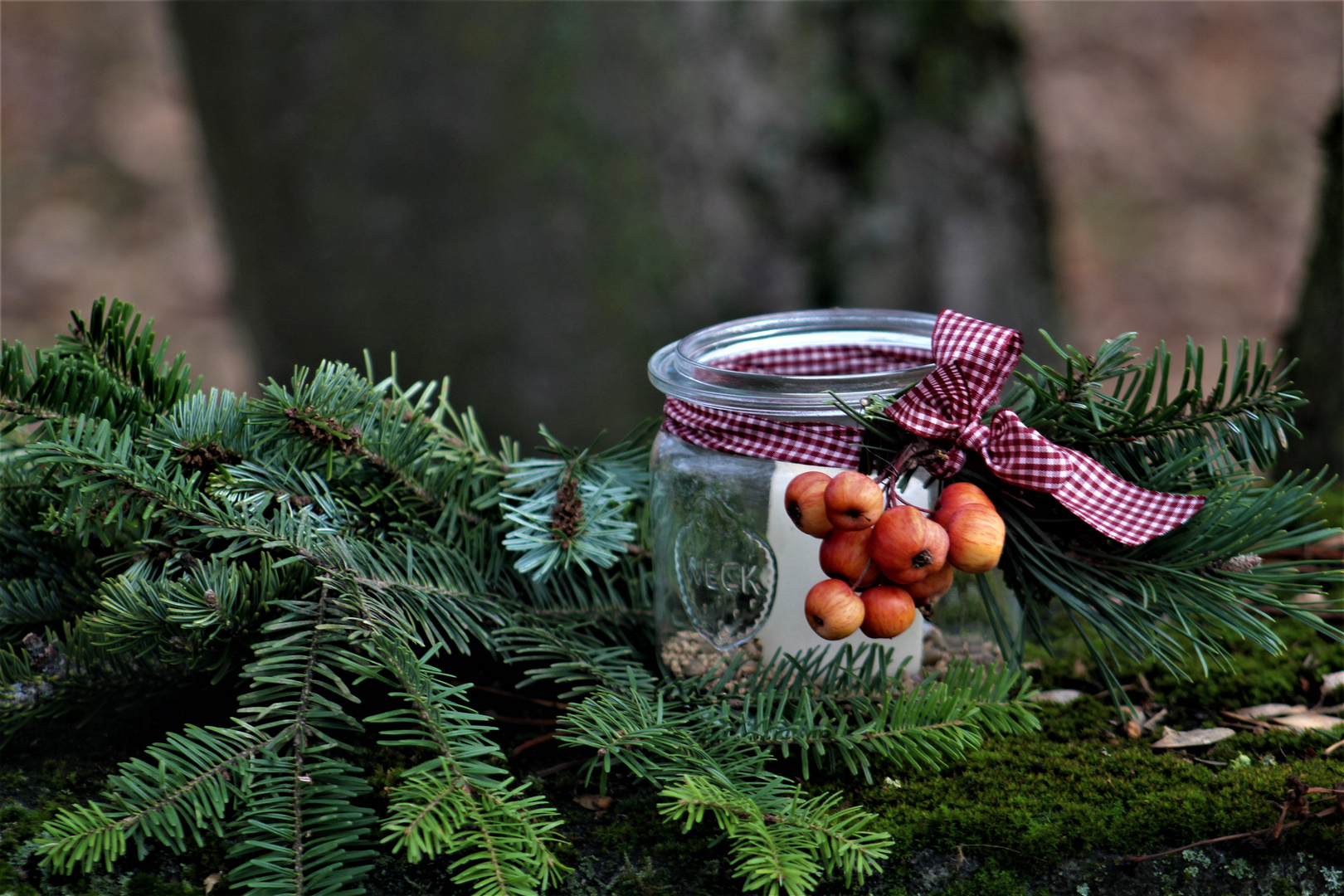 von schöner einfacher Weihnachtsdekoration