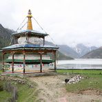 Von Shangrila zum Qomolangma - Die Stupa am See