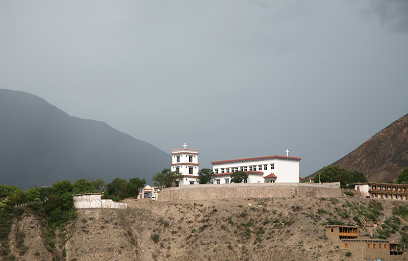 Von Shangrila zum Qomolangma - Kirche