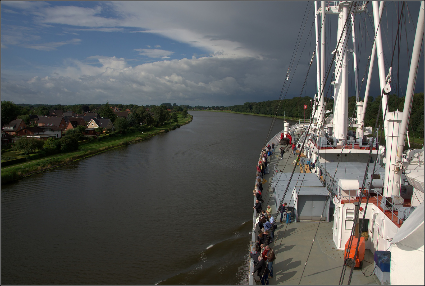 von Steuerbord....ein Wetter"chen" im Anmarsch...:)