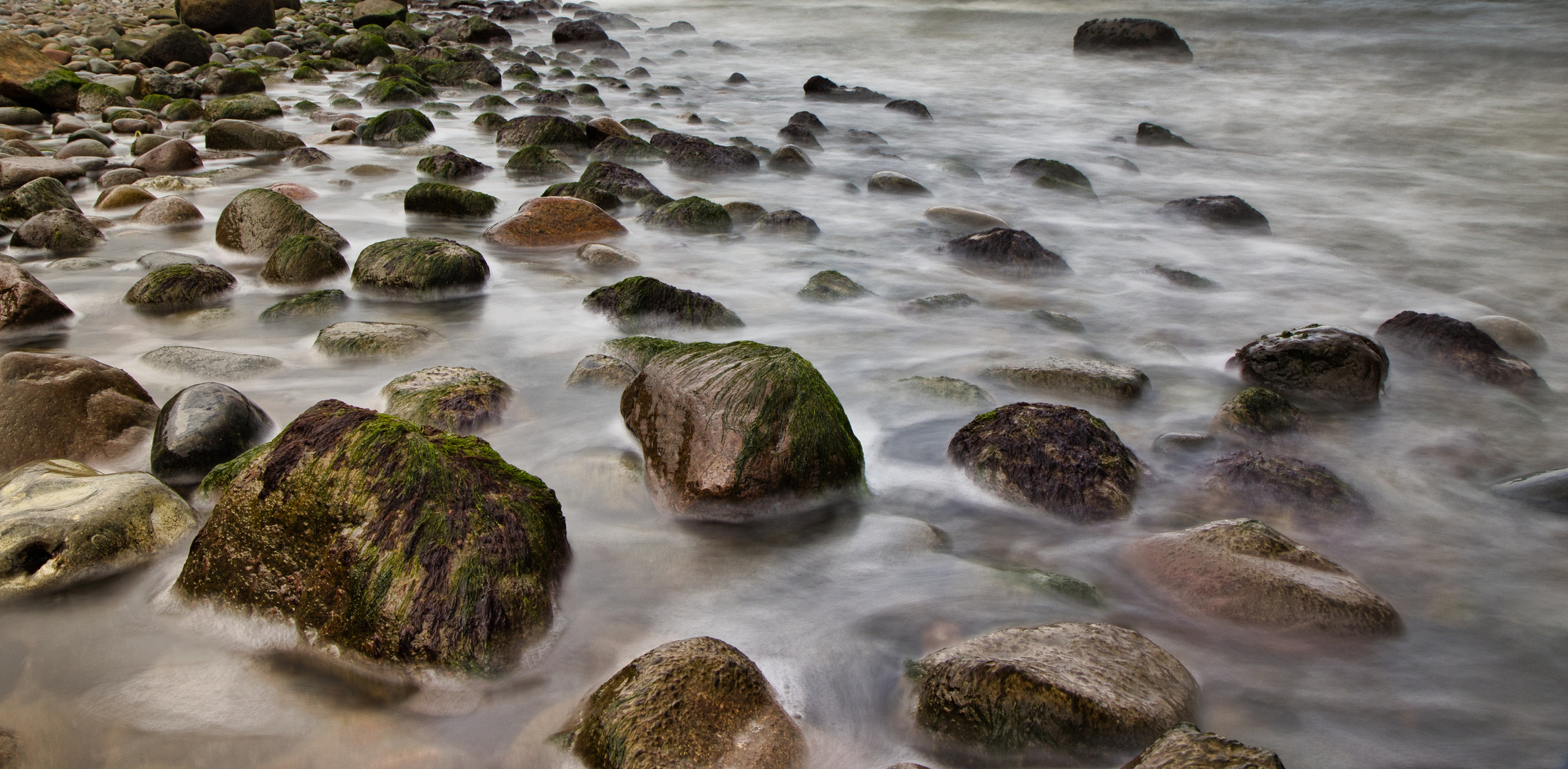 Von Wasser umspült