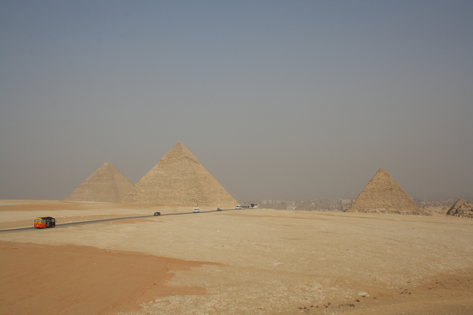 Von wegen, die Pyramiden stehen mitten in der Wüste!