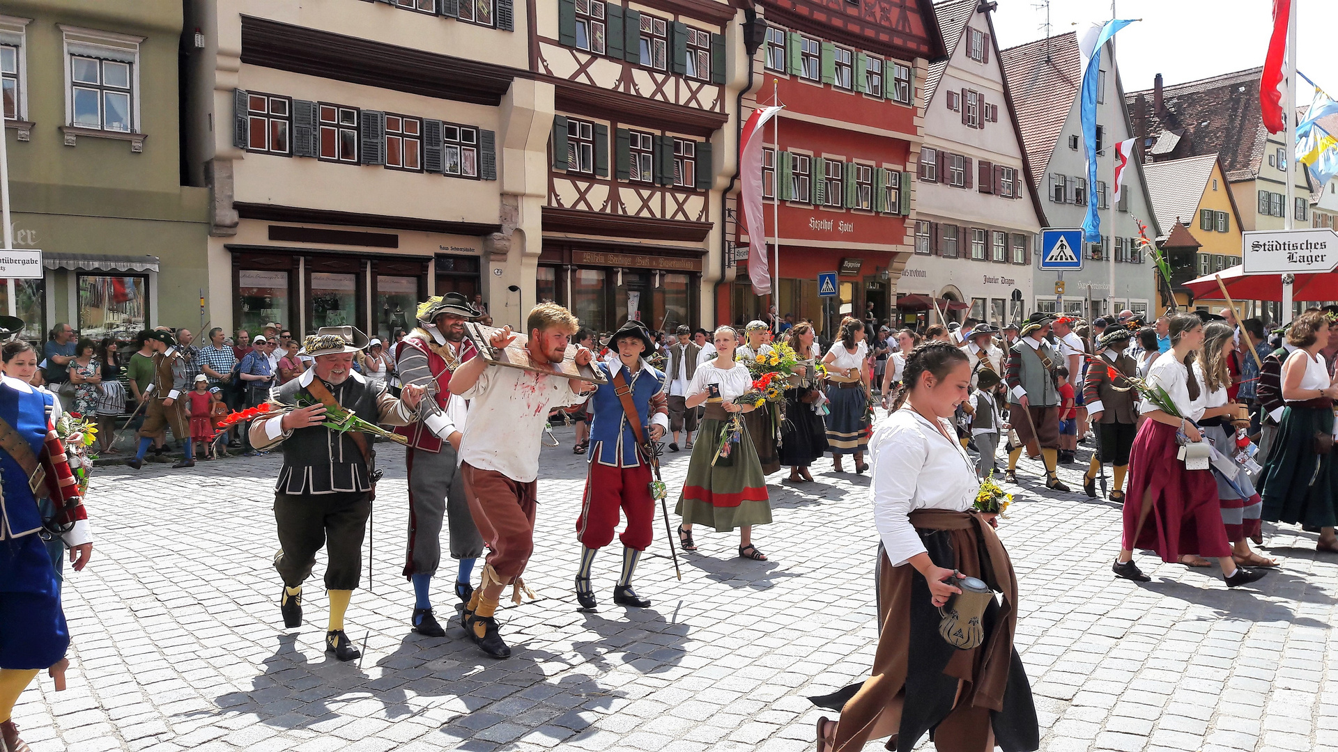 Von wegen " Gute alte Zeit"  : am Pranger Kinderzeche Dinkelsbühl 2019