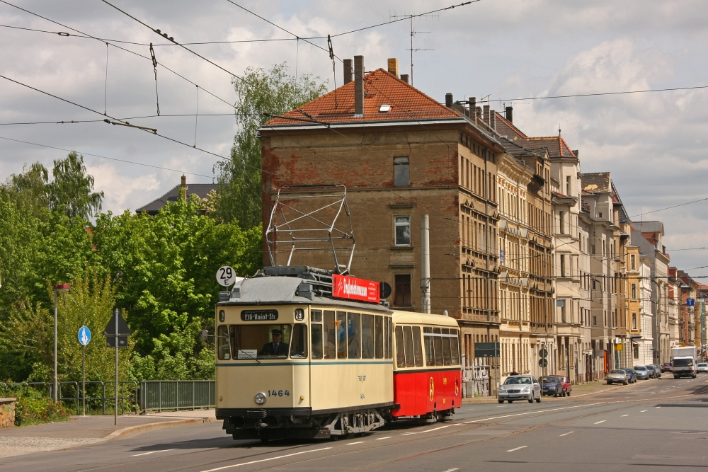 Von weitem hört man´s Rattern...