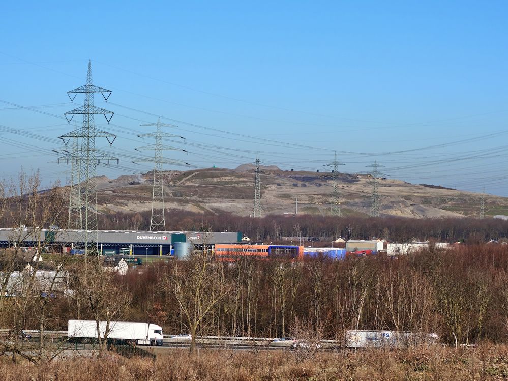 Von weitem sichtbar! Keine Halde, sondern Zentraldeponie Emscherbruch In Gelsenkirchen