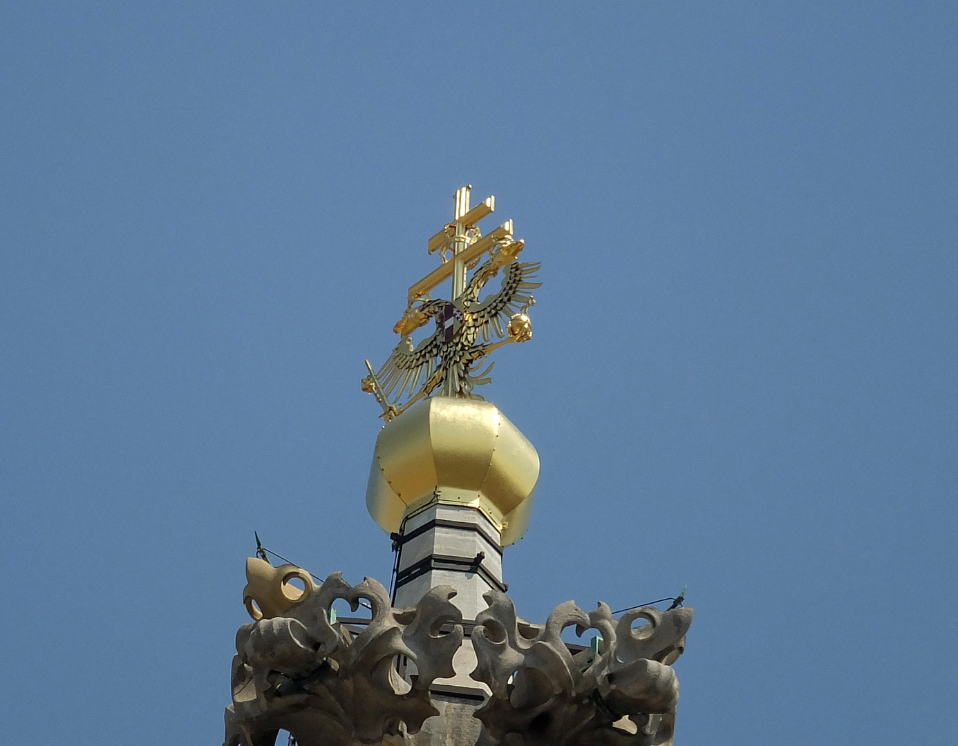 Von welcher Kirche in Wien ist das die Spitze ?