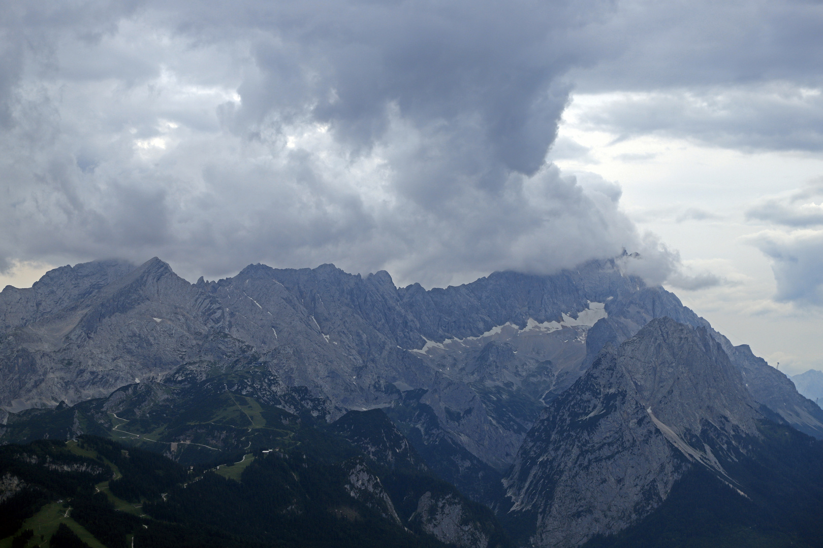 Von Wolken geküsste Zugspitze