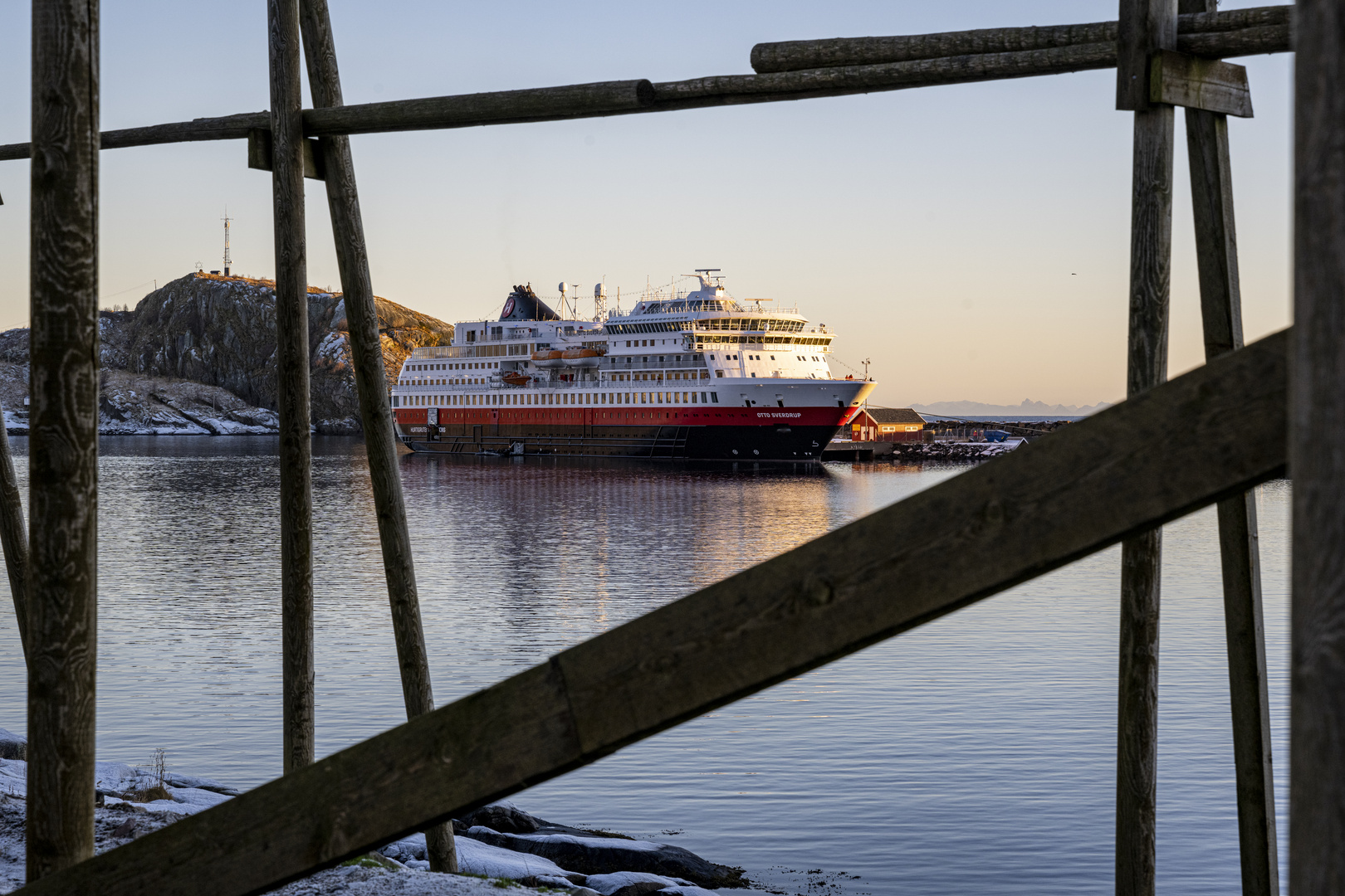 Vor Anker bei den Lofoten (in Reine) 