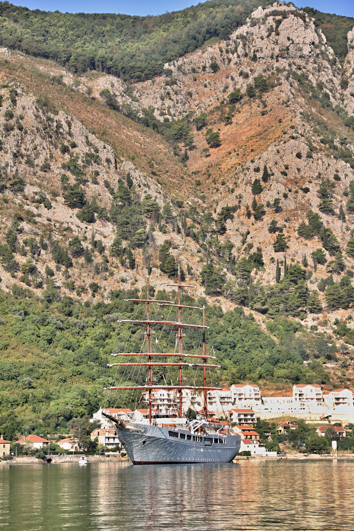 Vor Anker in Kotor