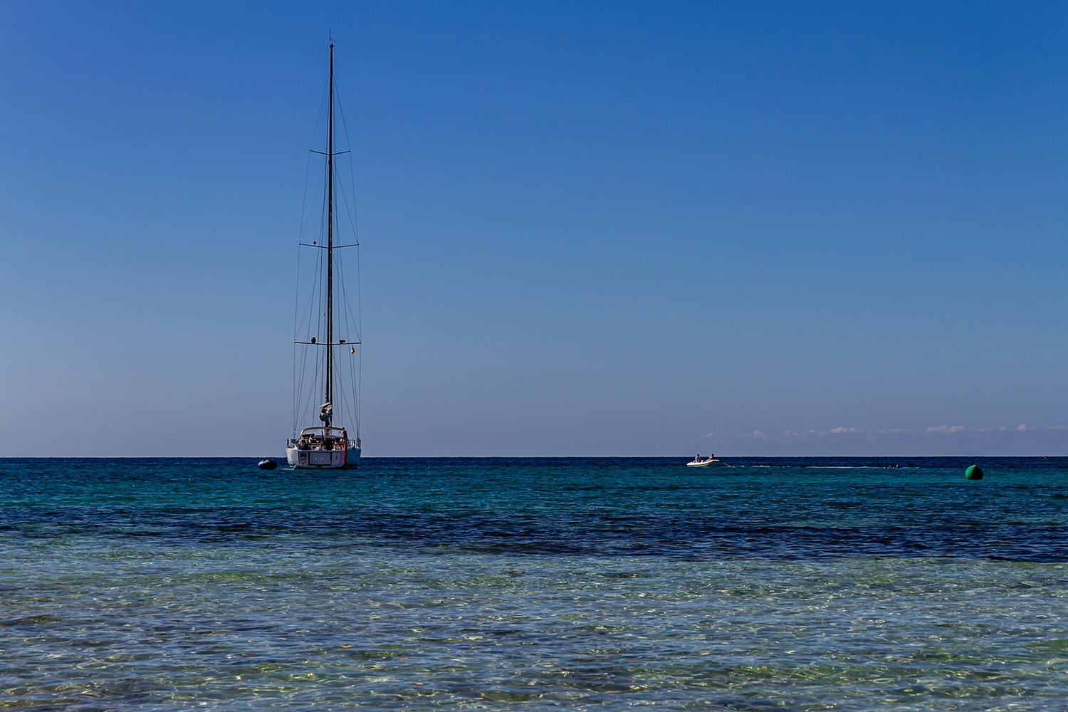 Vor Anker liegen