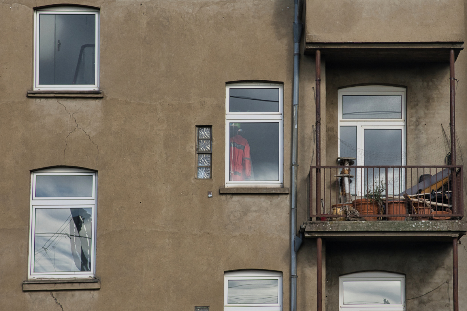 Vor Betreten des Balkons bitte die Schutzjacke anziehen